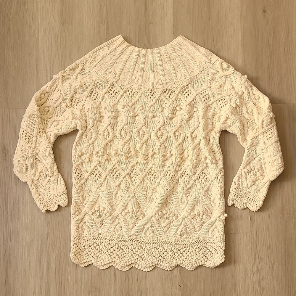 Express Tricot Cream Knit Pullover Sweater M Textured 3D Scallop Ramie Cotton
